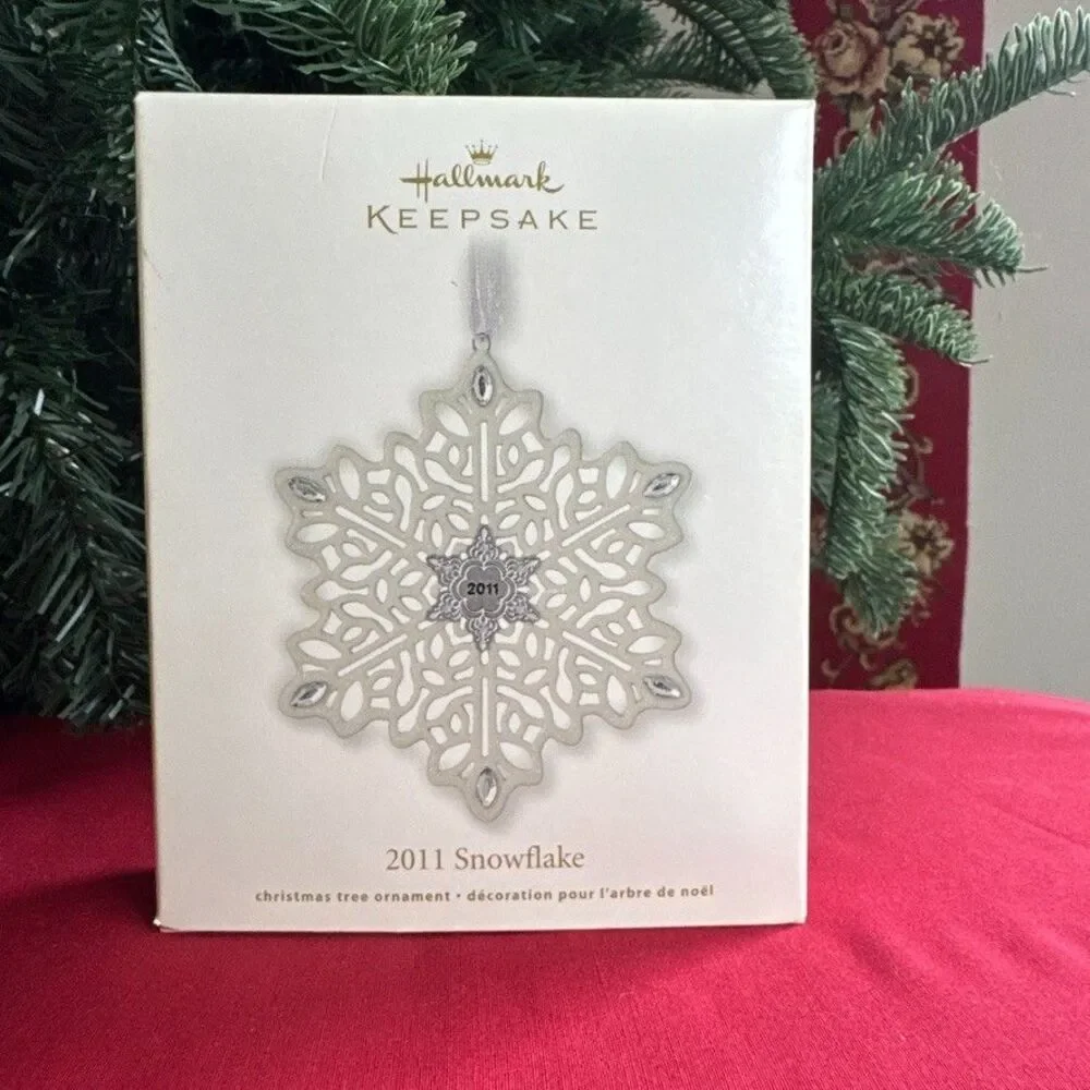 Hallmark 2011 Snowflake Porcelain Rhinestone Ornament QXG3519 Ruth Donikowski